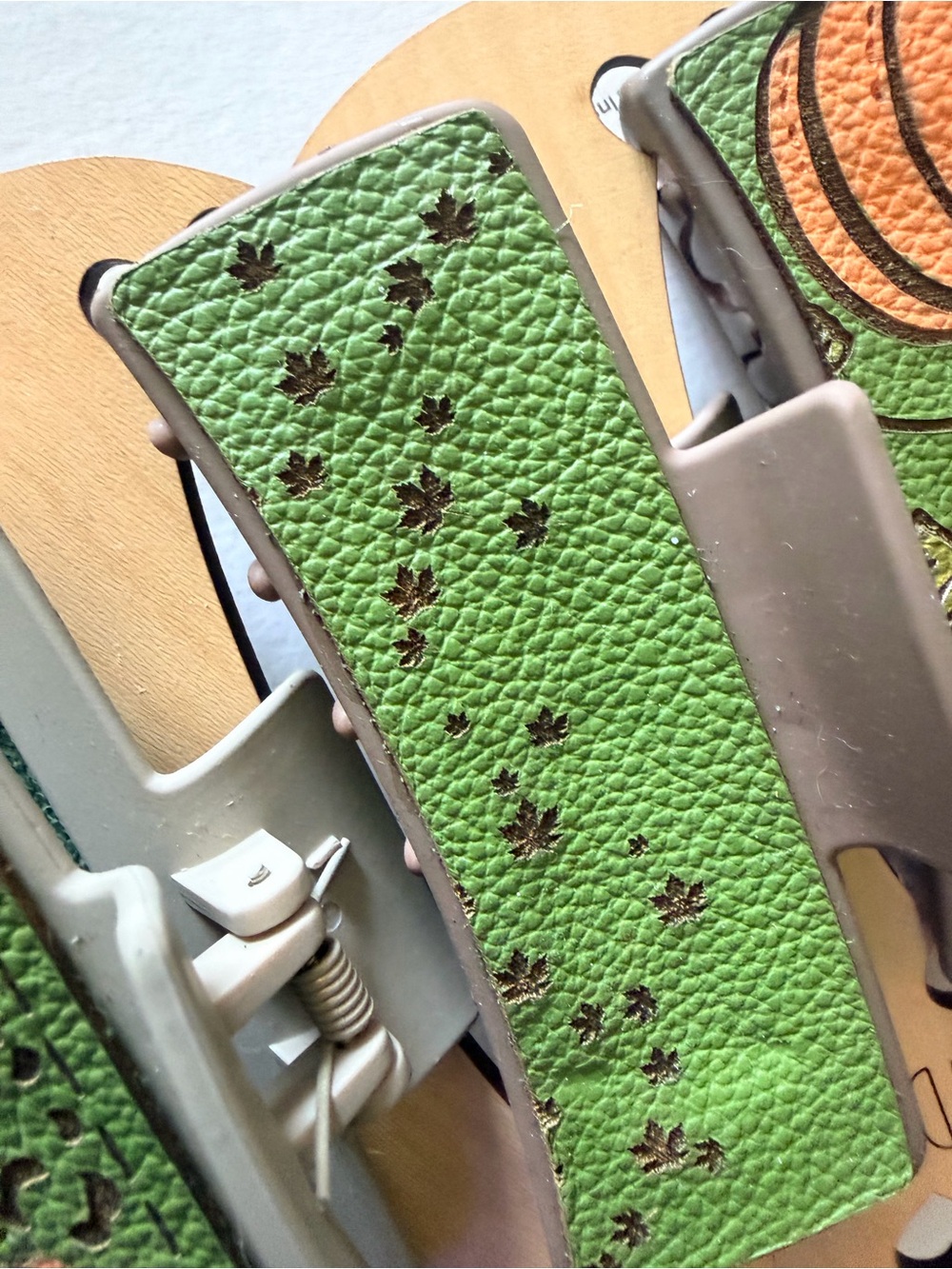 NEW!! Fall Series 2 Leather Hand Crafted/Painted Hair Clip your choice of 2 - Picture 4 of 6